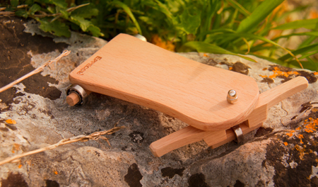 calacipitu o carrettino in legno in miniatura, oggetto di design