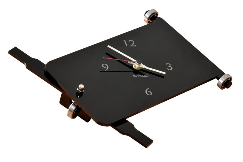 Orologio a parete in legno oggetto di design
